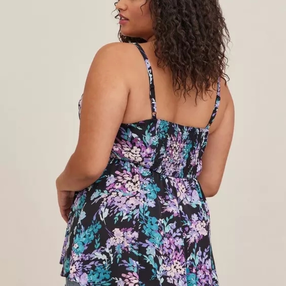 Torrid Floral Peplum Studio Crepe de Chine Top | Sleeveless V-Neck Blouse Size 2 - Picture 3 of 6